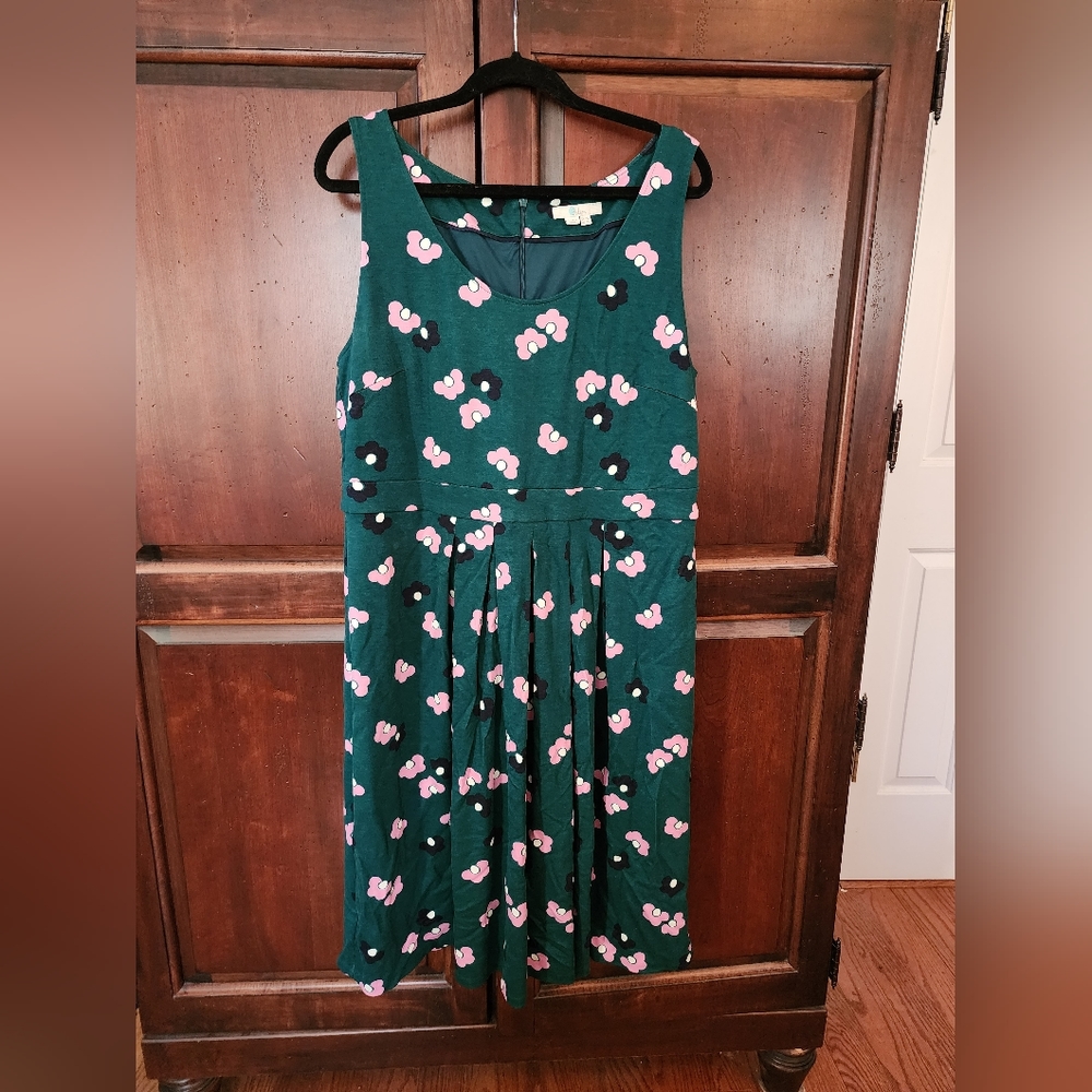Boden Joanna ponte a-line dress in Woodland Green Daisy Cloud - Picture 2 of 5